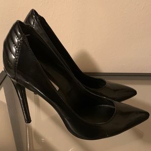 Steve Madden Black Pumps